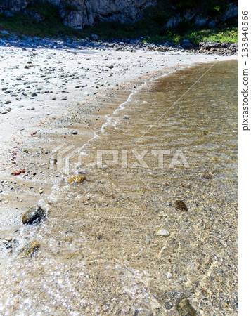 背景資料：波光粼粼的海岸 133840566