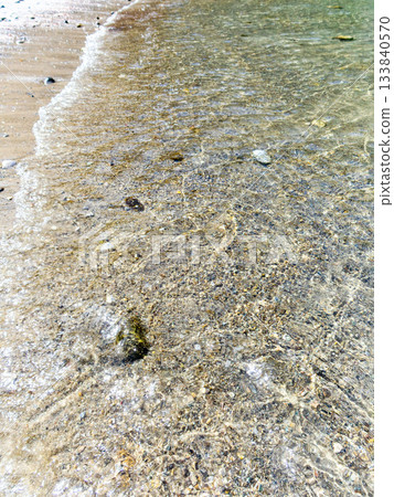 背景資料:波光粼粼的海岸 背景資料:波光粼粼的海岸 133840570