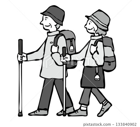 老年男女在健行時配戴熊鈴 老年男女在健行時配戴熊鈴 133840902