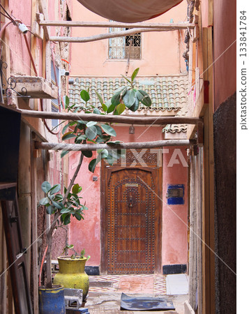 摩洛哥馬拉喀什老城區的小巷，五月 133841784
