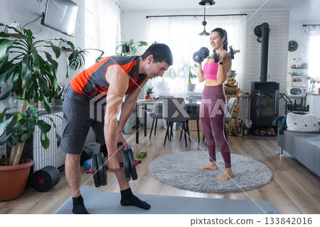 Joint Strength training of husband and wife at home with dumbbells 133842016