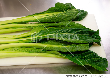 Fresh Japanese mustard spinach Fresh Japanese mustard spinach 133842585