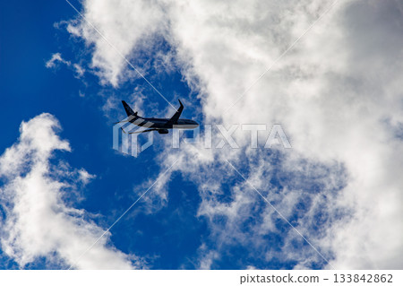 Passenger planes taking off and landing at Naha Airport. I boarded the Queen Zamami 3. I was heading to Zamami Island in the Kerama Islands. 133842862