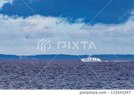 前往慶良間群島渡嘉敷島的高速噴射渡輪。渡嘉敷號。登上座間味女王3號。 133842947