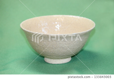 A Hagi-yaki tea bowl with a sophisticated, milky white color created using straw ash glaze A Hagi-yaki tea bowl with a sophisticated, milky white color created using straw ash glaze 133843003