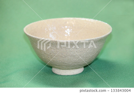 A Hagi-yaki tea bowl with a sophisticated, milky white color created using straw ash glaze A Hagi-yaki tea bowl with a sophisticated, milky white color created using straw ash glaze 133843004