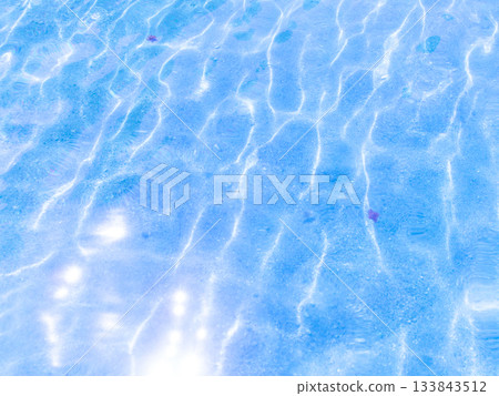 Background material: Bright sea reflection, blue 133843512