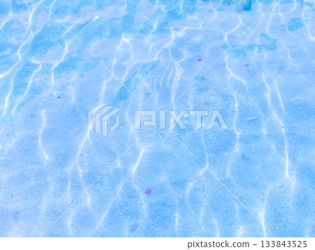 Background material: Bright sea reflection, blue 133843525