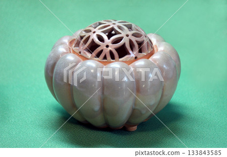 A Hagi ware incense burner with a sophisticated milky white color and straw ash glaze 133843585