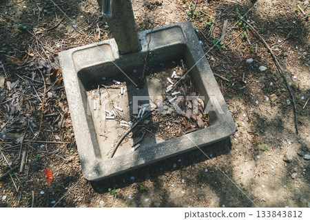 公園 煙草 香煙 133843812