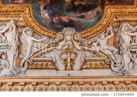 Gallery of Apollon,Le Louvre museum, Paris, France 133843949