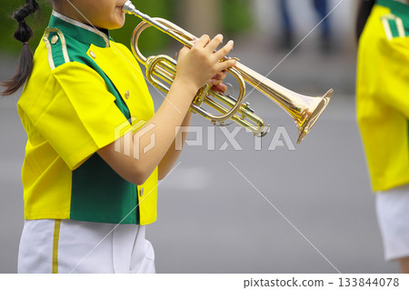 行進樂隊遊行樂器 133844078