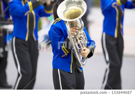 行進樂隊遊行樂器 133844087