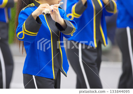 行進樂隊遊行樂器 133844095