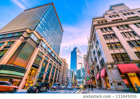 12月，日本東京城市景觀。畫麵包括Coredo Muromachi 3、日本橋一丁目重建工程、三越百貨等。邁向新時代 = 第一 133845056