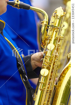 行進樂隊遊行樂器 133845451