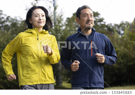 A middle-aged couple running 133845883