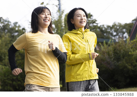 跑步的女人 133845988