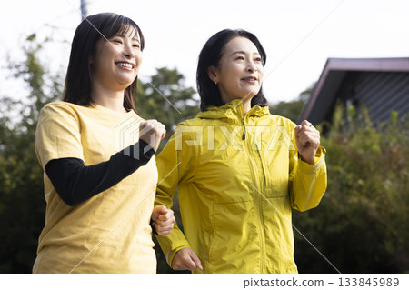 running woman running woman 133845989