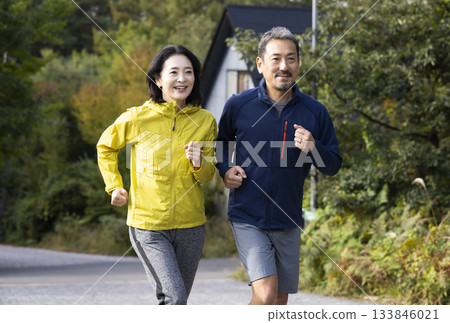 A middle-aged couple running 133846021