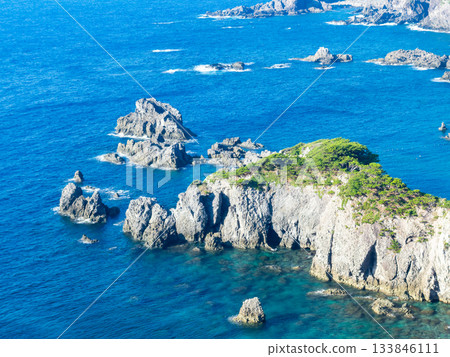 從式根島的勘引展望台可以欣賞到動感而美麗的景色。 133846111