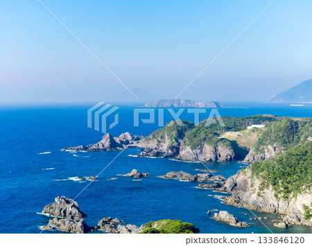 從式根島的勘引展望台可以欣賞到動感而美麗的景色。 133846120