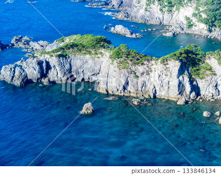 從式根島的勘引展望台可以欣賞到動感而美麗的景色。 133846134