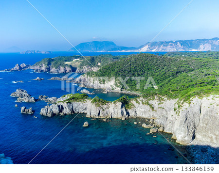 從式根島的勘引展望台可以欣賞到動感而美麗的景色。 133846139