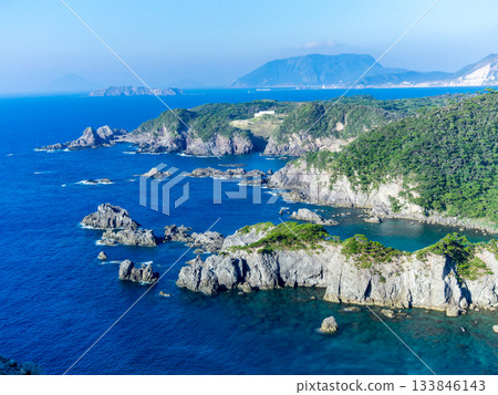 從式根島的勘引展望台可以欣賞到動感而美麗的景色。 133846143