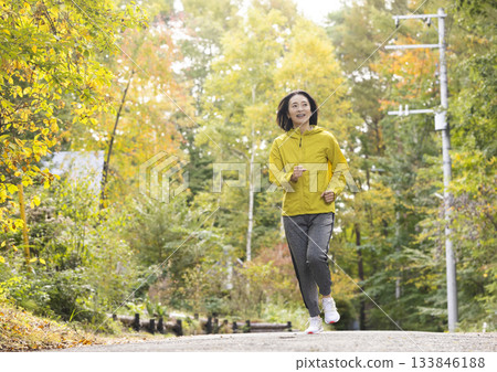 running woman running woman 133846188