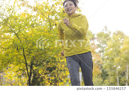 running woman 133846257