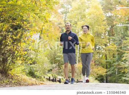 A middle-aged couple running 133846340