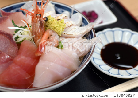 美味的海鮮蓋飯 美味的海鮮蓋飯 133846827