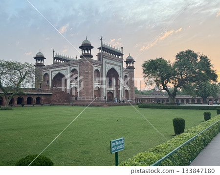 印度泰姬陵偉大的塔門 133847180