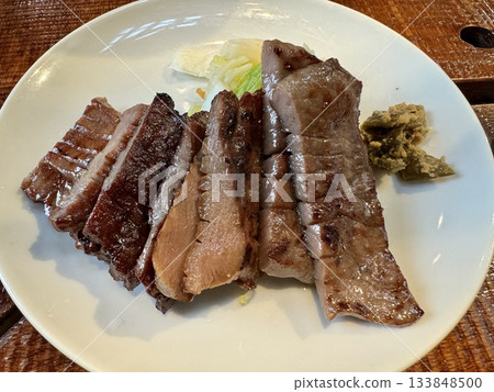 Thick cut beef tongue 133848500