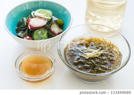 醋漬食物:用醋製成的菜餚 醋漬食物:用醋製成的菜餚 133849089