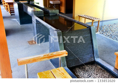 "Directly flowing hot spring water" from the hot spring town... Well-equipped "foot bath" and "hand bath" 133851020