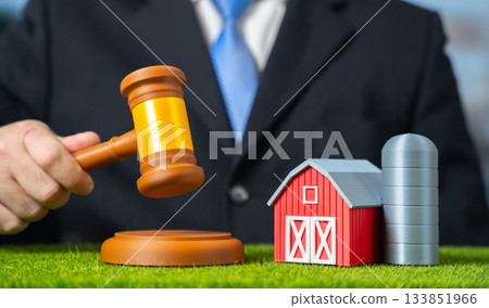 Farm and land auction. Agricultural business. New laws and taxes in agribusiness. Rural economy studies, land valuation and agricultural policy discussions. 133851966