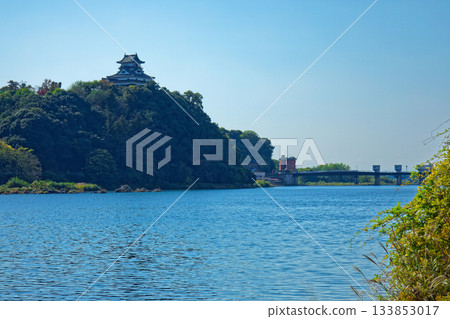 從木曾川河岸眺望犬山城 133853017