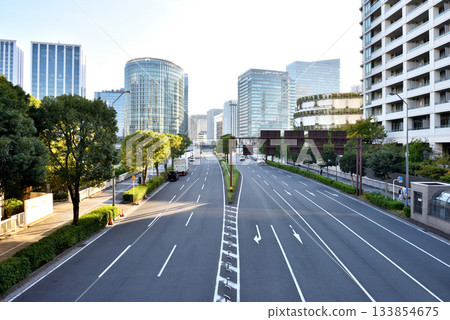 A main street stretching from Minato Mirai, where skyscrapers stand side by side A main street stretching from Minato Mirai, where skyscrapers stand side by side 133854675