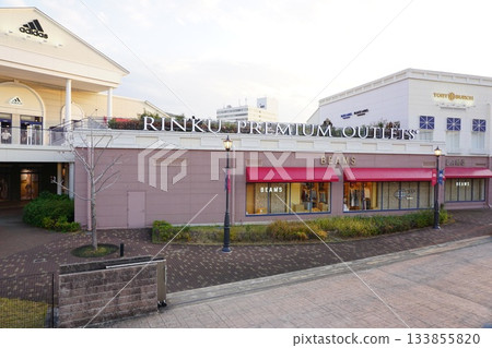 臨空奧特萊斯購物中心街景 臨空奧特萊斯購物中心街景 133855820