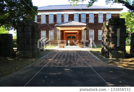 The Shinbutai Memorial Hall conveys the history of the former Imperial Japanese Army, the Asaka Garrison, and the local area. 133856531
