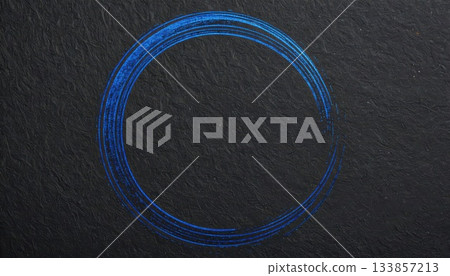 人工智慧圖像：用毛筆在黑色日本紙上畫的圓圈 133857213