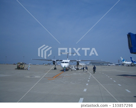 Blue skies and wings, a premonition of a journey about to begin 133857298