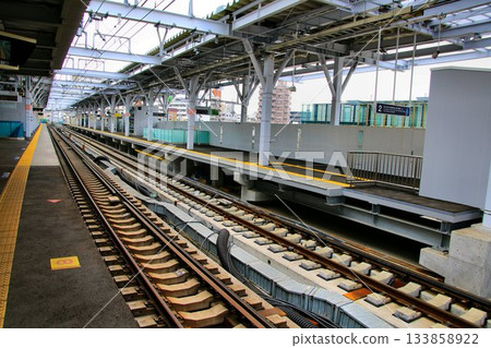 Tokyo Skytree Station, just before the new "down line platform" begins operation Tokyo Skytree Station, just before the new "down line platform" begins operation 133858922