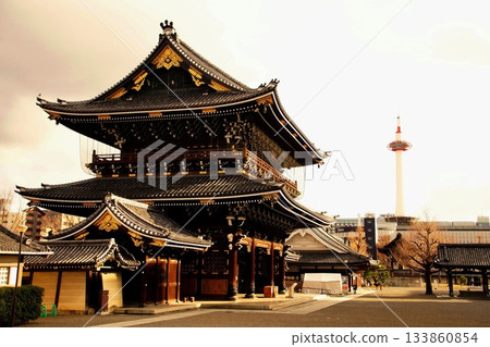 Higashi Honganji Temple, Goei-do Gate (Important Cultural Property), Kyoto Prefecture, Tokoha-cho, Shimogyo Ward, Kyoto City, February 2022 Higashi Honganji Temple, Goei-do Gate (Important Cultural Property), Kyoto Prefecture, Tokoha-cho, Shimogyo Ward, Kyoto City, February 2022 133860854