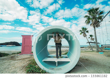 享受沙灘鞦韆的樂趣 133861182