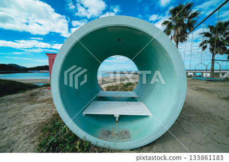 享受沙灘鞦韆的樂趣 享受沙灘鞦韆的樂趣 133861183