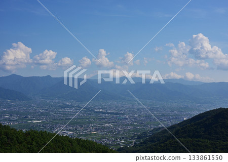 甲府盆地的景色 133861550