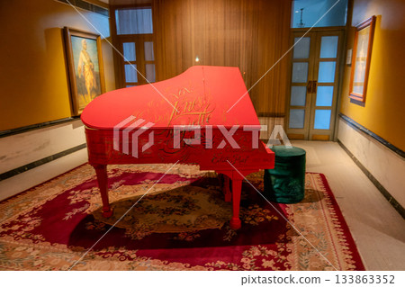India, red piano in the lobby of the Narendra Bhawan Bikaner with Edith Piaf's name 133863352